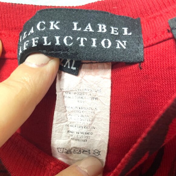 Affliction Black Label 2XL Mens Graphic Tee Red Skull Tribal Design Rhinestones - Picture 4 of 9